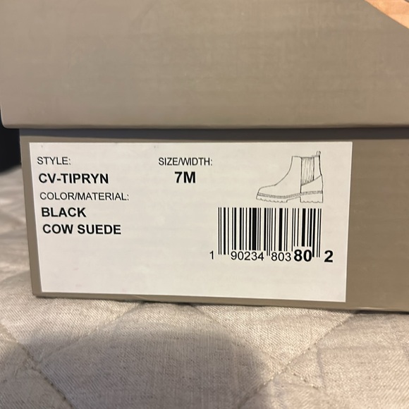 Crown Vintage- Black suede ankle pull on boots. - Picture 3 of 3